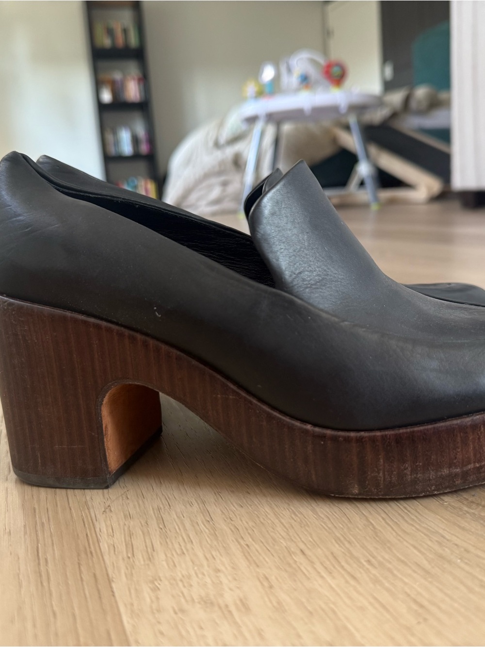 Vince Narissa Women's Black Leather Heeled Loafers Clogs Size 7 - Picture 7 of 9
